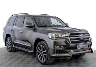Подержанный автомобиль Toyota Land Cruiser Suv 2019 года (3 фото)