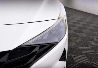 Подержанный автомобиль Hyundai Elantra Sedan 2022 года (17 фото)