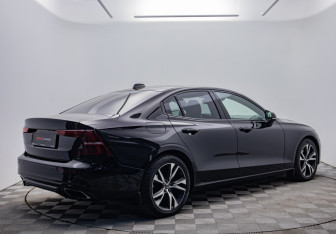 Подержанный автомобиль Volvo S60 2019 года (5 фото)