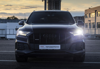 Подержанный автомобиль Audi Q7 2021 года (2 фото)