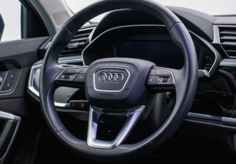 Подержанный автомобиль Audi Q3 2021 года (15 фото)