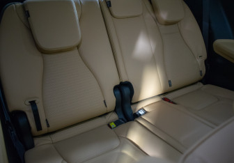 Подержанный автомобиль Kia Carnival 2022 года (11 фото)