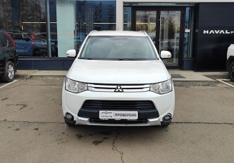 Подержанный автомобиль Mitsubishi Outlander 2014 года (2 фото)