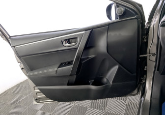 Подержанный автомобиль Toyota Corolla Sedan 2016 года (19 фото)