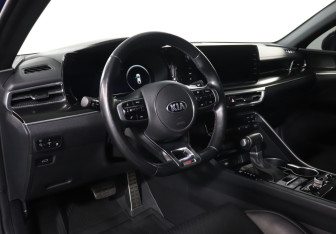 Подержанный автомобиль Kia K5 2021 года (13 фото)
