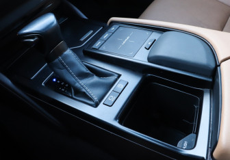 Подержанный автомобиль Lexus ES 2021 года (18 фото)