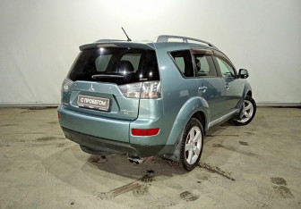 Подержанный автомобиль Mitsubishi Outlander 2006 года (5 фото)