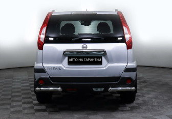 Подержанный автомобиль Nissan X-Trail 2013 года (6 фото)