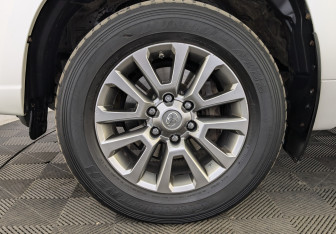 Подержанный автомобиль Toyota Land Cruiser Prado 2017 года (12 фото)