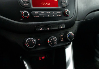 Подержанный автомобиль Kia Ceed Hatchback 2017 года (10 фото)