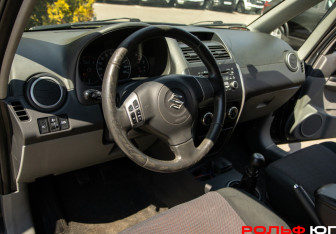 Подержанный автомобиль Suzuki SX4 Hatchback 2007 года (12 фото)