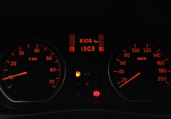 Подержанный автомобиль Renault Sandero 2012 года (13 фото)