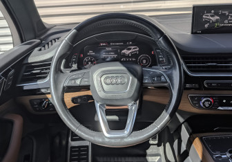 Подержанный автомобиль Audi Q7 2017 года (22 фото)