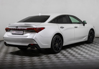 Подержанный автомобиль Toyota Avalon 2022 года (5 фото)