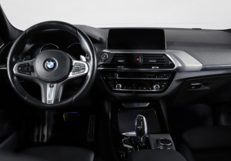 Подержанный автомобиль BMW X3 2018 года (12 фото)