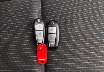 Подержанный автомобиль Suzuki Swift Hatchback 2015 года (17 фото)