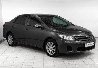 Подержанный автомобиль Toyota Corolla Sedan 2012 года (3 фото)