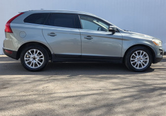 Подержанный автомобиль Volvo XC60 2009 года (4 фото)