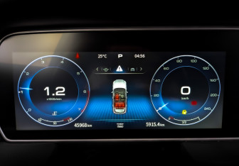 Подержанный автомобиль Hongqi HS5 2024 года (13 фото)
