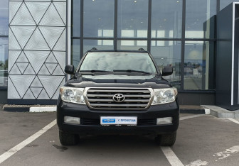 Подержанный автомобиль Toyota Land Cruiser Suv 2008 года (2 фото)