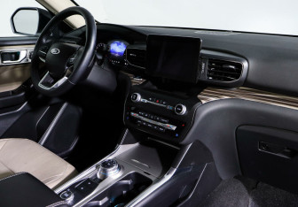 Подержанный автомобиль Ford Explorer 2020 года (6 фото)