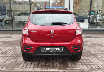 Подержанный автомобиль Renault Sandero 2018 года (7 фото)