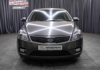 Подержанный автомобиль Kia Ceed Hatchback 2011 года (2 фото)