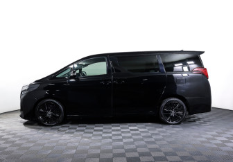 Подержанный автомобиль Toyota Alphard 2019 года (8 фото)