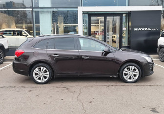 Подержанный автомобиль Chevrolet Cruze Wagon 2014 года (4 фото)