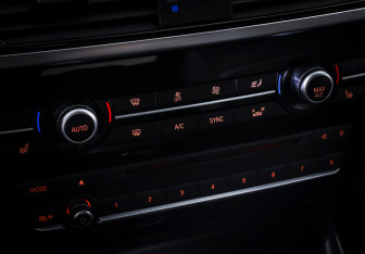 Подержанный автомобиль BMW X4 2017 года (18 фото)