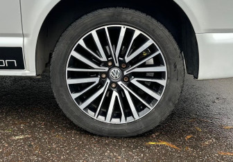 Подержанный автомобиль Volkswagen Multivan 2017 года (16 фото)