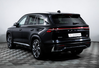 Подержанный автомобиль Geely Monjaro 2023 года (7 фото)