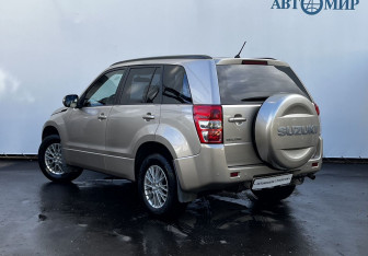 Подержанный автомобиль Suzuki Grand Vitara 2010 года (7 фото)