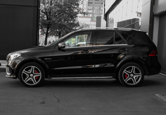 Подержанный автомобиль Mercedes-Benz GLE 2016 года (8 фото)