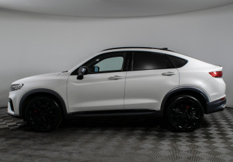 Подержанный автомобиль Geely Tugella 2022 года (8 фото)