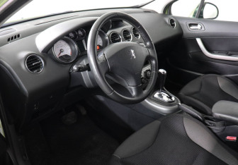 Подержанный автомобиль Peugeot 308 Hatchback 2008 года (9 фото)