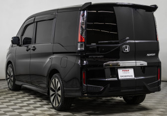 Подержанный автомобиль Honda Stepwgn 2021 года (7 фото)