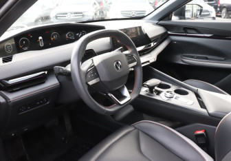 Подержанный автомобиль Changan UNI-V 2023 года (12 фото)