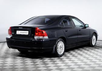 Подержанный автомобиль Volvo S60 2006 года (5 фото)