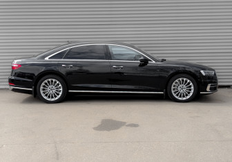 Подержанный автомобиль Audi A8 2021 года (4 фото)