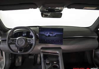 Подержанный автомобиль Zeekr 001 2024 года (12 фото)