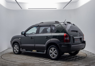 Подержанный автомобиль Hyundai Tucson 2008 года (7 фото)