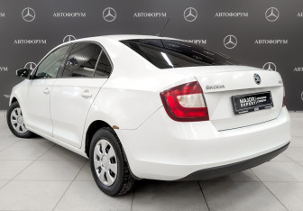 Подержанный автомобиль Skoda Rapid Liftback 2019 года (7 фото)