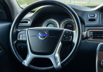 Подержанный автомобиль Volvo S80 2011 года (14 фото)