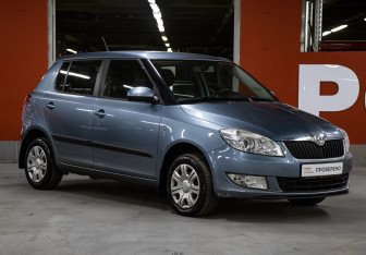 Подержанный автомобиль Skoda Fabia Hatchback 2011 года (3 фото)