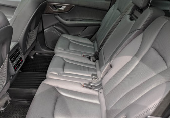 Подержанный автомобиль Audi Q7 2020 года (18 фото)