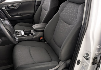 Подержанный автомобиль Toyota RAV4 2021 года (20 фото)