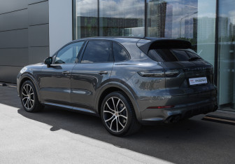 Подержанный автомобиль Porsche Cayenne 2018 года (5 фото)