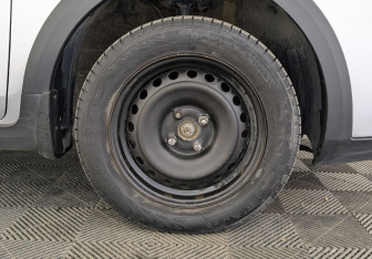 Подержанный автомобиль Kia Rio Hatchback 2021 года (11 фото)