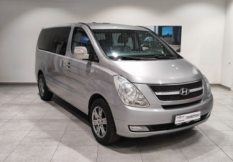 Подержанный автомобиль Hyundai Grand Starex 2015 года (3 фото)